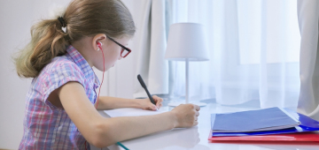 Каким должен быть письменный стол школьника